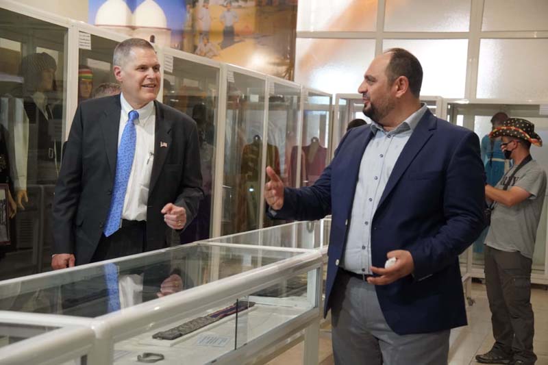 السفير الأمريكي يعلن من متحف التراث السرياني إطلاق مشروع الحفاظ على التراث الثقافي للأقليات في العراق ودعم المتحف Index.php?action=dlattach;topic=1019738